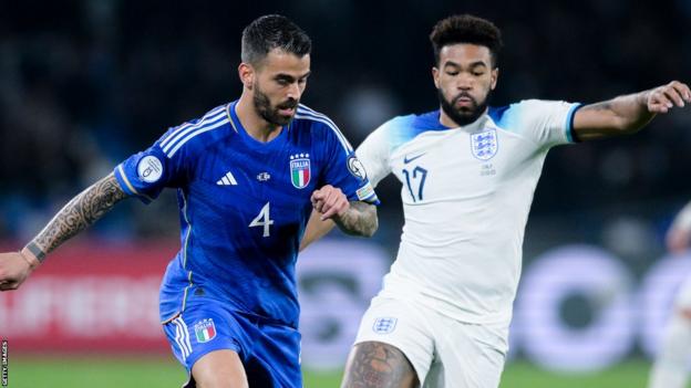 Reece James goes up against Italy's Leonardo Spinazzola