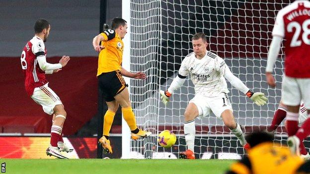 Daniel Podence scores for Wolves against Arsenal