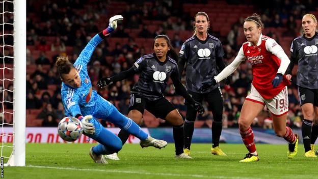 Christiane Endler playing against Arsenal at the Emirates