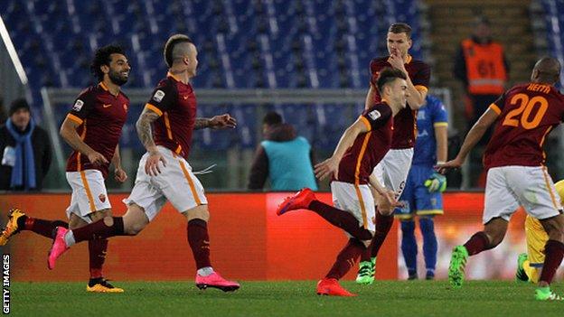 Roma's Stephan El Shaarawy (centre) with his team-mates after scoring against Frosinone