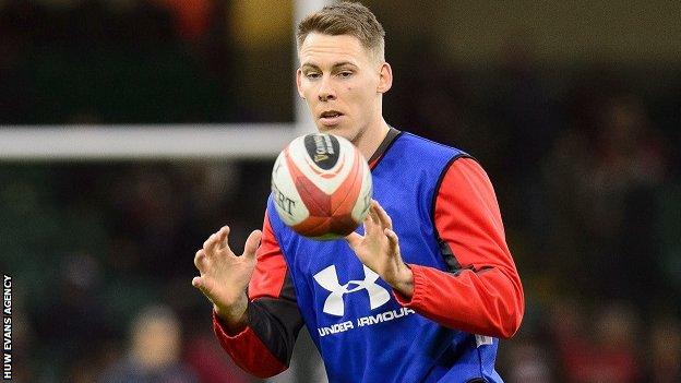 Liam Williams trains with Wales