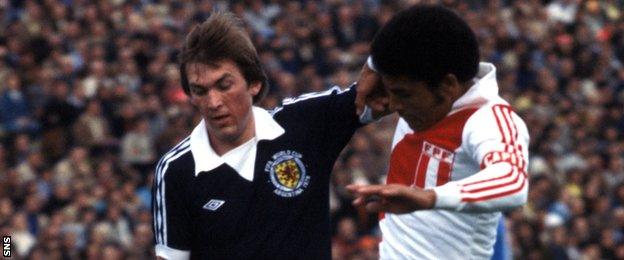 Scotland's Kenny Dalglish (left) is tackled by Hector Chumpitaz