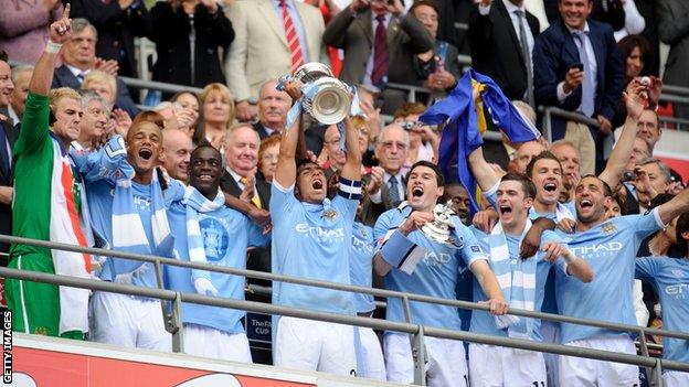 Manchester City 12x8 inch photo F A Cup winners 2011 