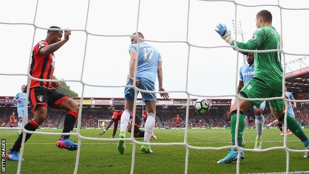 Ryan Shawcross (centre)