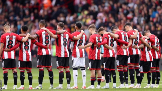 Sheffield United players gather before the match