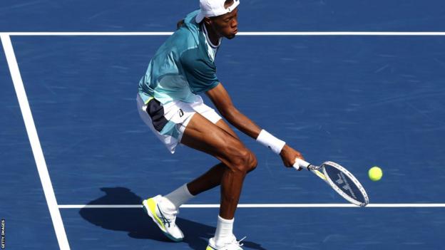 Christopher Eubanks in action on court 17
