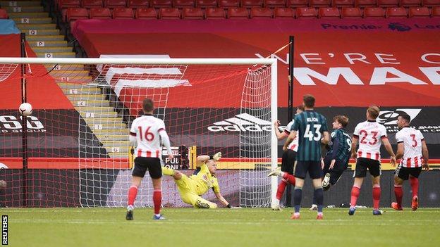 Patrick Bamford scores late on for Leeds