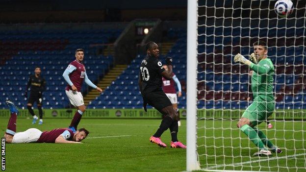 West Ham United 2-1 Anderlecht: Jarrod Bowen and Said Benrahma score as  Hammers progress - BBC Sport