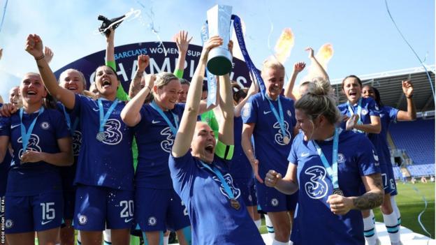 Chelsea players with the WSL trophy