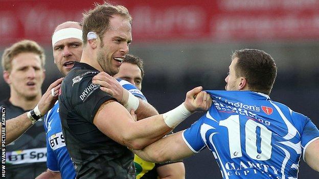 Alun Wyn Jones gets to grips with Dorian Jones during Ospreys' January 2016 win against Dragons
