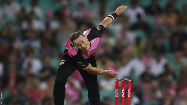 Tom Curran playing for Sydney Sixers