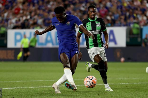 Nicolas Jackson playing football for Chelsea against Brighton