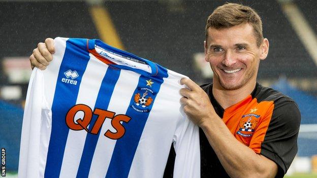 Lee McCulloch with his Kilmarnock shirt