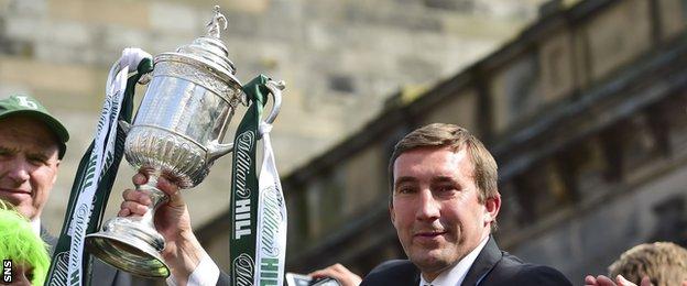 Alan Stubbs with the Scottish Cup
