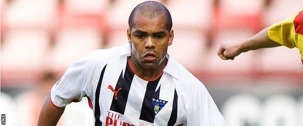 Kevin Harper in action for Dunfermline Athletic
