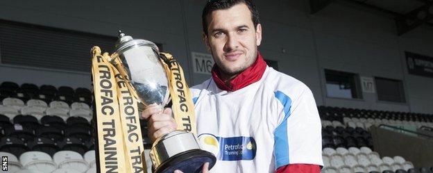 St Mirren manager Ian Murray with the Challenge Cup