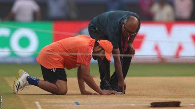 Rohit Sharma assess the pitch in Mumbai