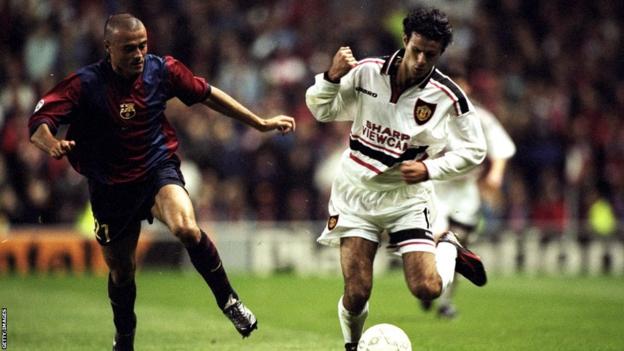 Ryan Giggs on the ball for Manchester United