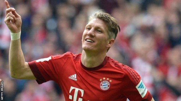 liter kijken Uitputting Bastian Schweinsteiger: Man Utd bound star says Bayern farewell - BBC Sport