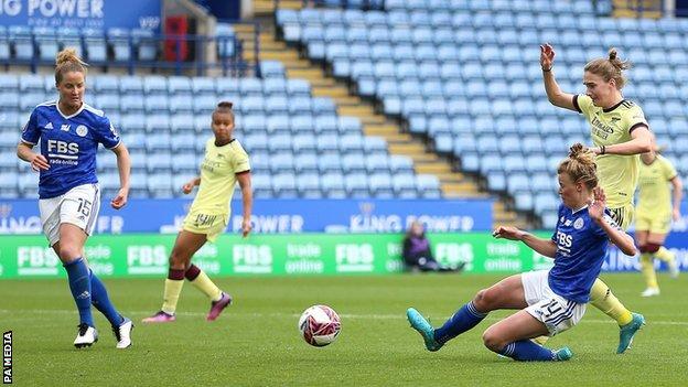 Women's Champions League: Slavia Prague 2-5 Arsenal - Vivianne Miedema  scores four - BBC Sport