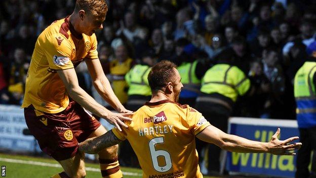 Motherwell's Peter Hartley (right)