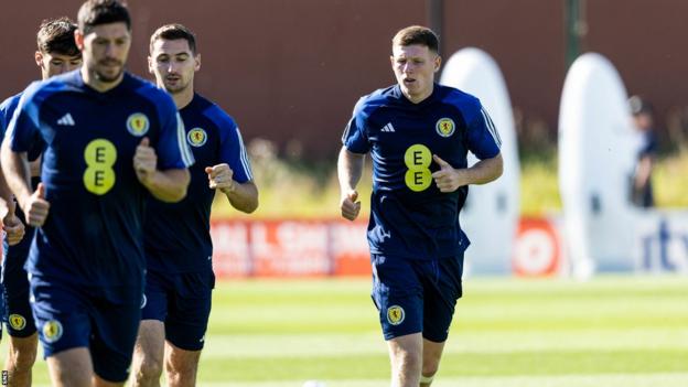 Elliot Anderson (right) at Scotland training