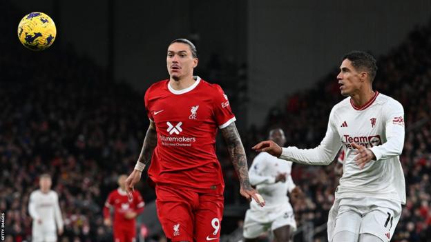 Darwin Nunez (left) battles for the ball