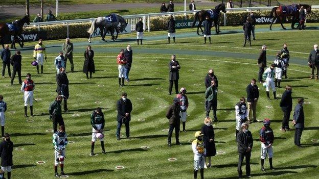 Vendredi, un silence de deux minutes a été observé sur la piste de Merseyside