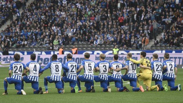 Hertha Berlin players protest ahead of Saturday's home game with Schalke