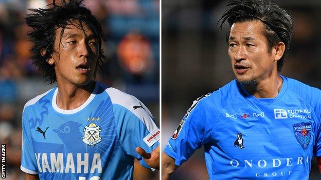 Kanagawa, Japan. 4th Dec, 2021. (L-R) Kazuyoshi Miura, Shunsuke Nakamura  (Yokohama FC) Football/Soccer : 2021 J1 League match between Yokohama FC  0-1 Hokkaido Consadole Sapporo at Nippatsu Mitsuzawa Stadium in Kanagawa,  Japan .