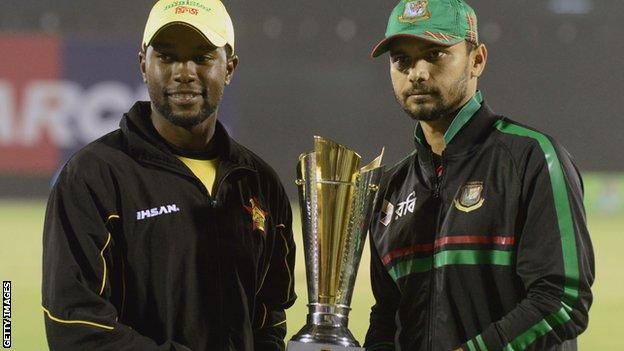 Zimbabwe captain Elton Chigumbura and Bangladesh skipper Mashrafe Mortaza with the T20 series trophy
