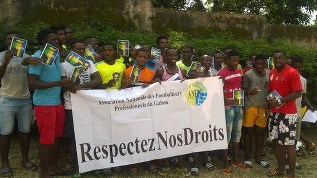 Footballers in Gabon have publicly protested about the situation