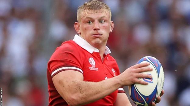 Jac Morgan looks to pass the ball for Wales
