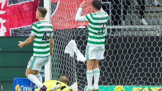 Le manque de qualité et d'expérience du Celtic a été révélé alors que Midtjylland progressait après la prolongation