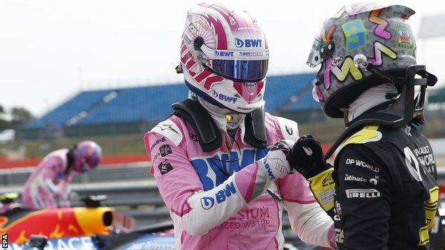 Nico Hulkenberg and Daniel Ricciardo fist bump after qualifying