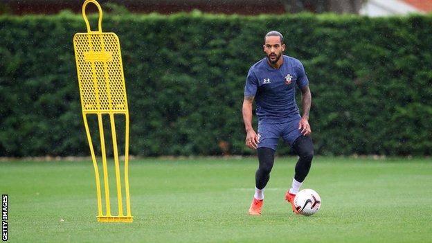 _114896512_walcottbody _114896512_walcottbody _114896512_walcottbody _114896512_walcottbody Theo Walcott pictured in training for Southampton Theo Walcott: Forward on loan at Southampton from Everton says ‘I’m not here to put my feet up’| Daily’s Flash 114896512 walcottbody Theo Walcott: Forward on loan at Southampton from Everton says ‘I’m not here to put my feet up’| Daily’s Flash 114896512 walcottbody