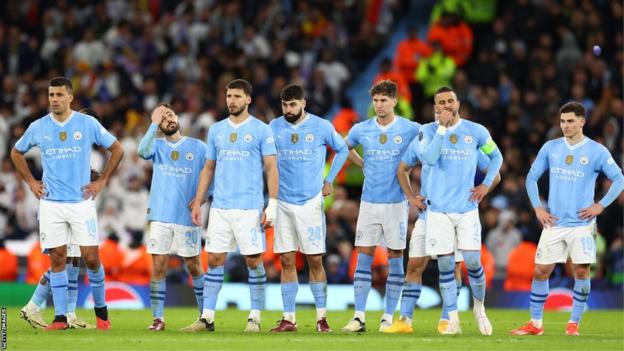 Manchester City team looking disappointed