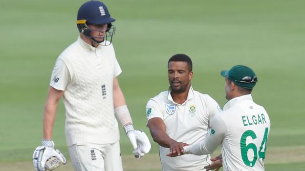 South Africa fight back after England start well on fluctuating first day