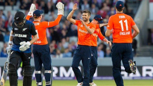Mark Wood celebrates a wicket with Jonny Bairstow, Steven Finn and Eoin Morgan