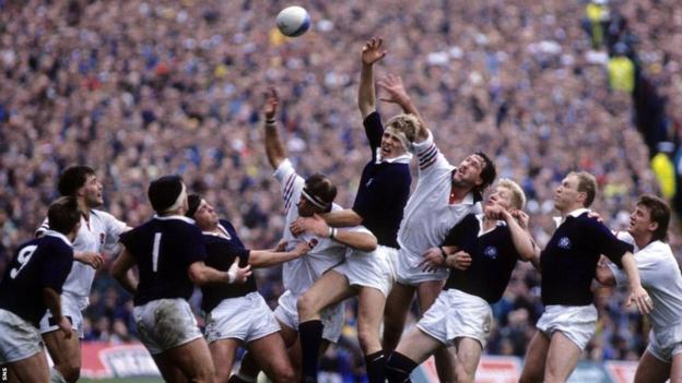 Doddie Weir challenges for a line-out in the 1991 World Cup semi-final against England