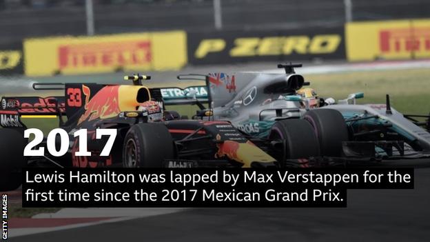 Max Verstappen en Lewis Hamilton tijdens de Grand Prix van Mexico 2017