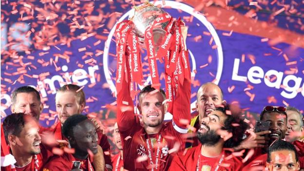 Jordan Henderson lifts the Premier League trophy in 2020