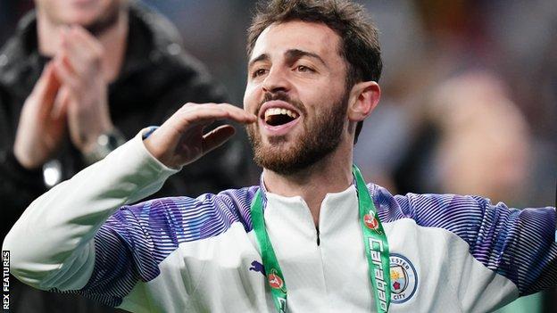 Bernardo Silva Man City Star Answers Questions On Ronaldo Mancunians And His Christmas Tree Bbc Sport