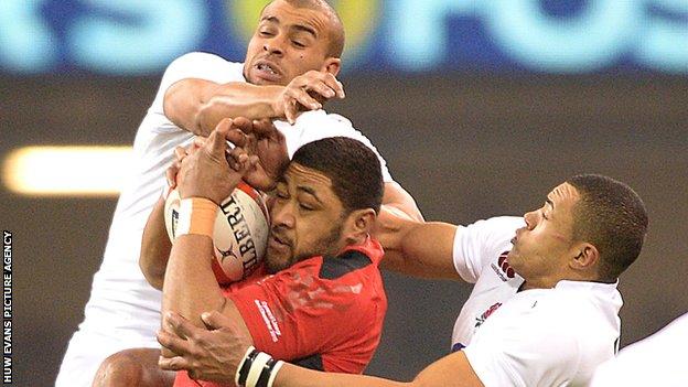 Wales' Taulupe Faletau (centre) competes with Jonathan Joseph (left) and Luther Burrell during England's 2015 Six Nations win