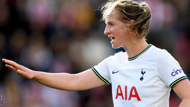 Kerys Harrop de Tottenham en acción WSL