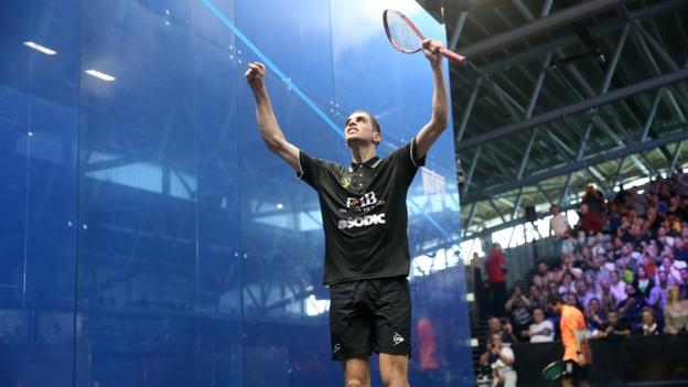 Ali Farag raises his arms in celebration on court