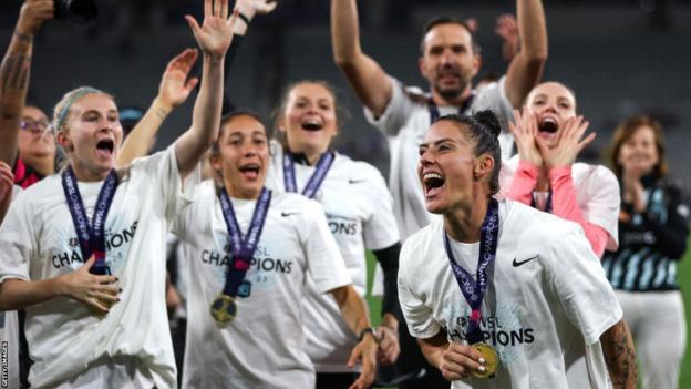 Ali Krieger celebrates NJ/NY Gotham winning the NWSL final