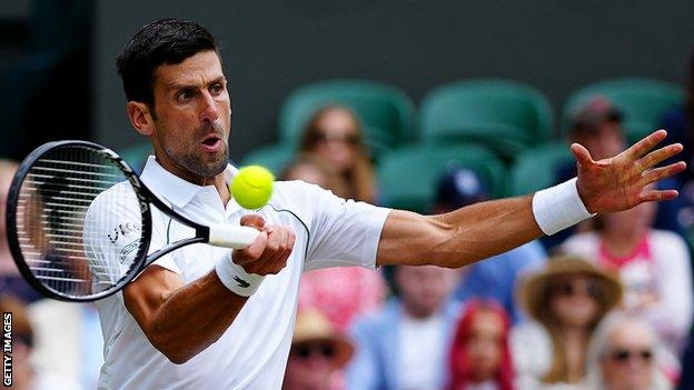Novak Djokovic revient contre Marton Fucsovics en quart de finale de Wimbledon