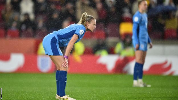 Leah Williamson reacts in England defeat