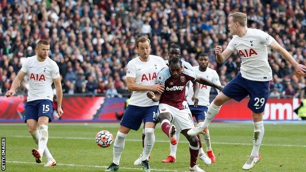 West Ham United 1-0 Tottenham Hotspur: Michail Antonio grabs winner for  Hammers - BBC Sport